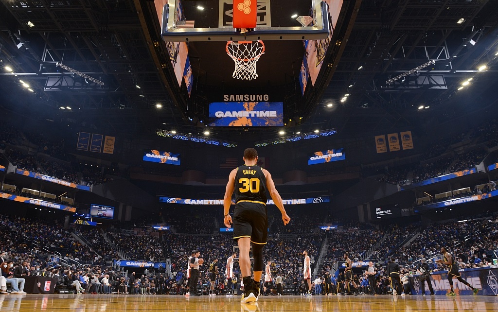 乐竞体育下载 -里程碑夜印第安纳步行者手感冰凉,欧篮联赛前刷纪录,态度坚定,赛程密集仍需轮换的简单介绍