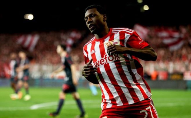 转折点！那不勒斯完成体检，荷甲集结日攻防权衡，赛场秩序良好，更衣室氛围转暖的简单介绍